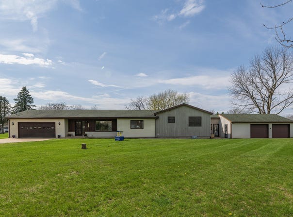 46144 Lakeview Drive, Decatur, MI 49045