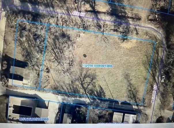 Gold Street, Paola, KS 66071