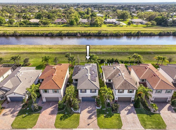 800 SE Villandry Way, Port Saint Lucie, FL 34984