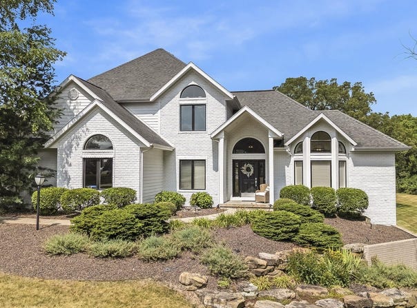 2210 E Laurien Court, Warsaw, IN 46582-5628