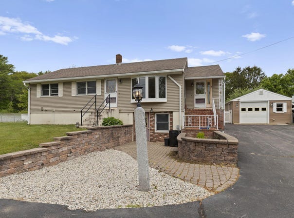 8 Sherwood Drive, Eliot, ME 03903