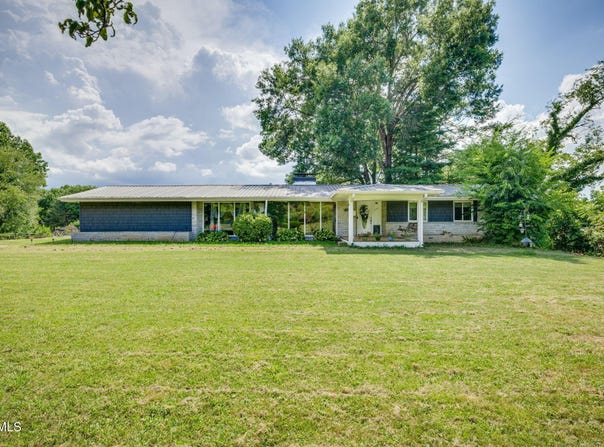 225 Dogwood Lane, Johnson City, TN 37604
