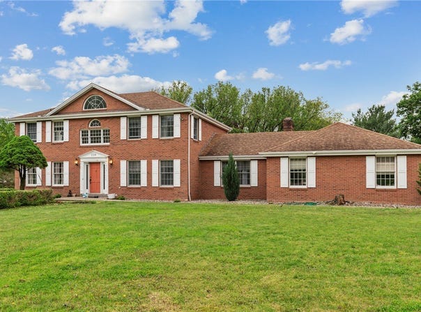 228 Meadowfield Lane, Jefferson Hills, PA 15025