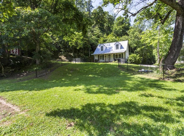 688 Saunders Hollow Road, Barboursville, WV 25504
