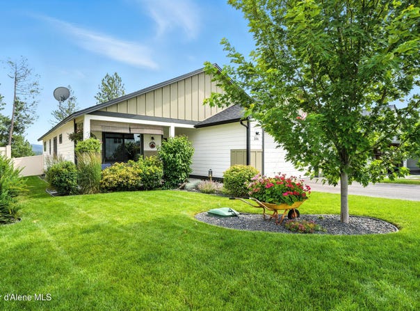 206 Rimrock Ct, Priest River, ID 83856