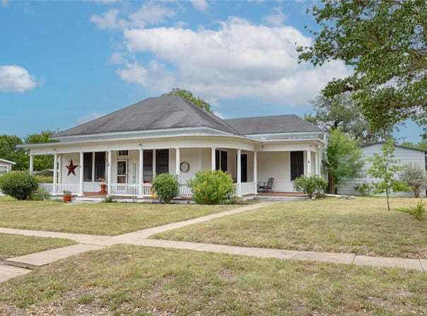 403 E 7th ST, Flatonia, TX 78941