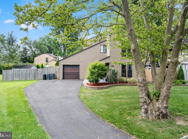 25 PENNINGTON ROAD, HIGHTSTOWN, NJ 08520