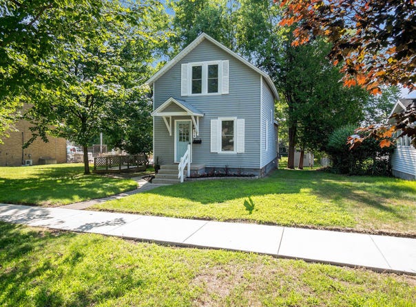 319 N Rowe Street, Ludington, MI 49431