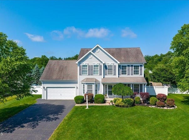 33 Milltowne Road, Bethlehem, NY 12077