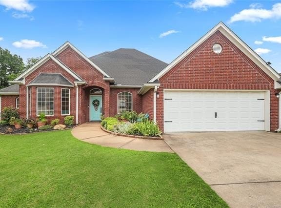 828 Sunset Court, Ardmore, OK 73401