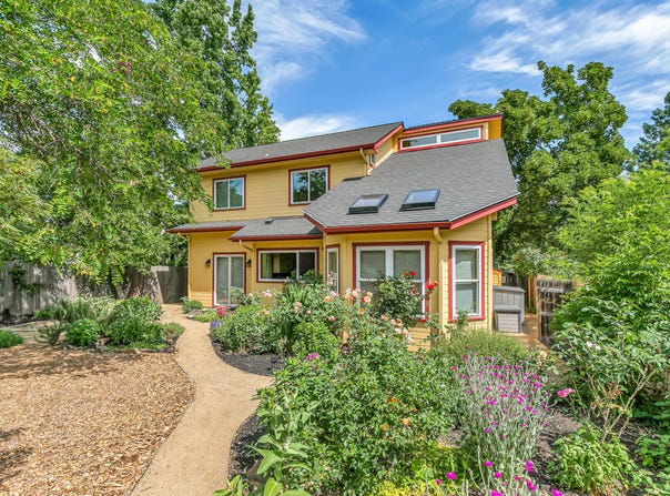 700 Clay Street, Ashland, OR 97520