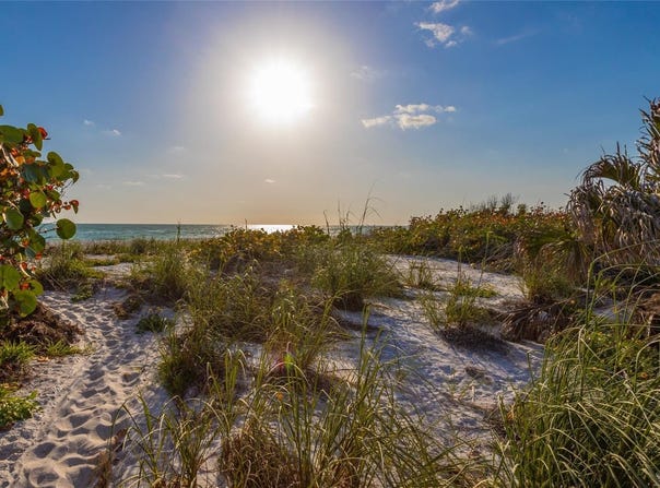 560 GULF BAY ROAD, LONGBOAT KEY, FL 34228