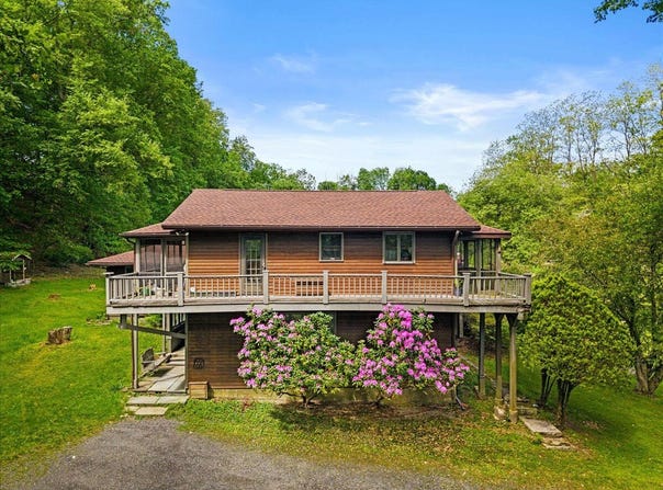 927 Hickory Valley Road, Stroudsburg, PA 18360