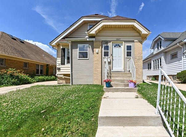 1507 S 52nd St, West Milwaukee, WI 53214