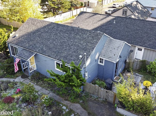 844 RHODODENDRON Dr, Florence, OR 97439