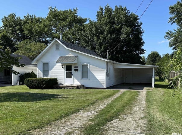 1028 E OAK Street, Macomb, IL 61455
