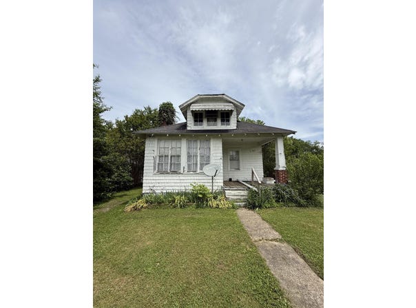 272 East East Center Street Street, Beattyville, KY 41311