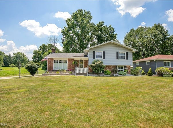 850 Robinson Avenue, Barberton, OH 44203