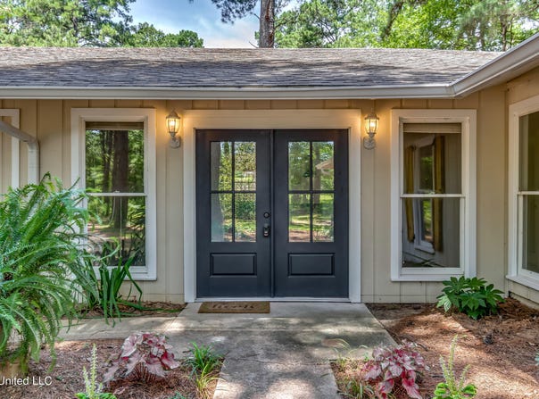 551 Holly Bush Road, Brandon, MS 39047