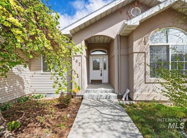 362 Whispering Pine Dr, Twin Falls, ID 83301