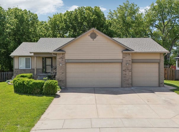 2917 E Lanners Cir, Wichita, KS 67219
