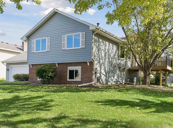 11910 44th Avenue N, Plymouth, MN 55442