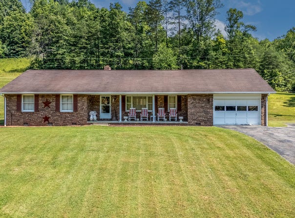 919 Redwine Road, West Liberty, KY 41472