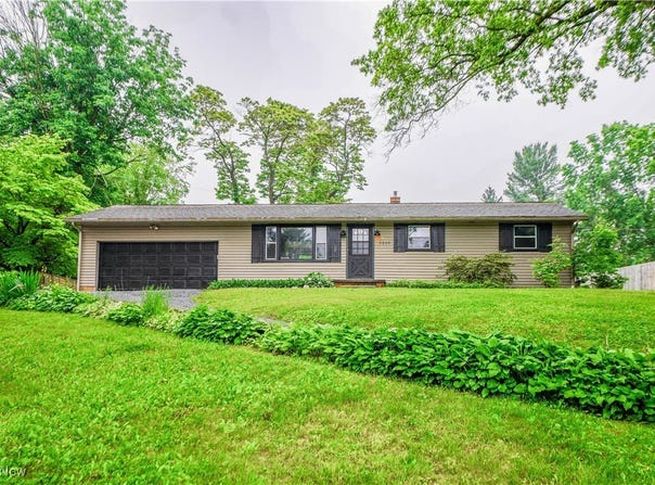 5900 Lasater Drive NW, Canton, OH 44718