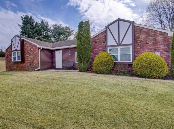 14 Weston Court, Marlboro, NJ 07746