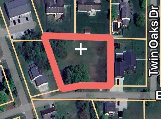 0000 E. 10th Street, Flora, IL 62839