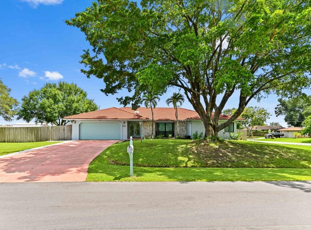 1086 SW Goodman Avenue, Port Saint Lucie, FL 34953