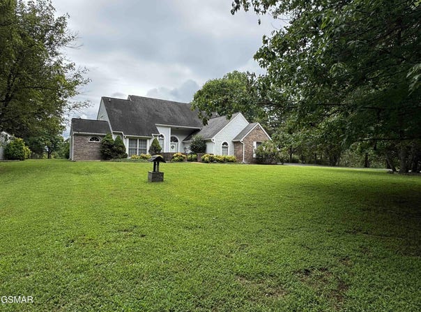 213 Pembroke Drive, Sevierville, TN 37876