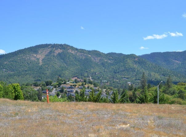 2070 SE Wyndham Way, Grants Pass, OR 97527