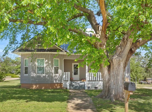 110 S Houston St, Shamrock, TX 79079