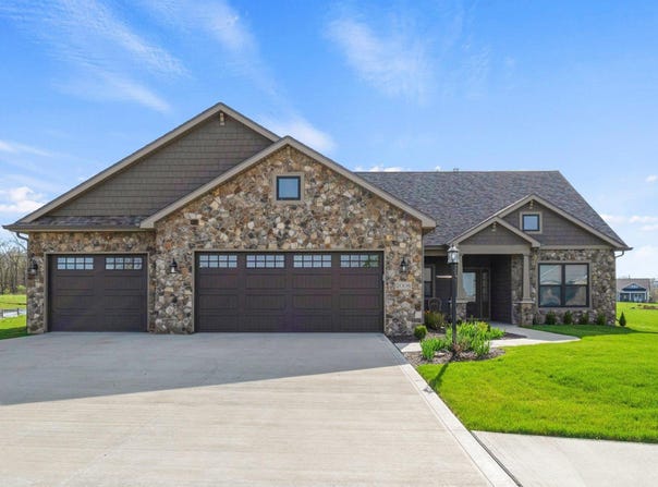 2008 Bogey Court, Auburn, IN 46706-8800