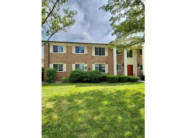 22870 E 9 Mile, Saint Clair Shores, MI 48080
