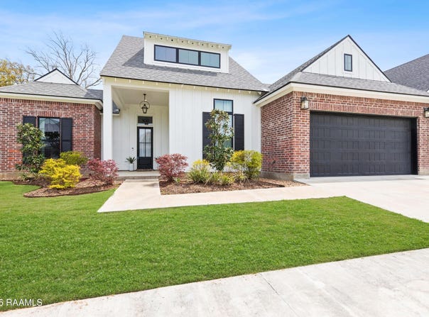 303 Canary Palm Way, Youngsville, LA 70592