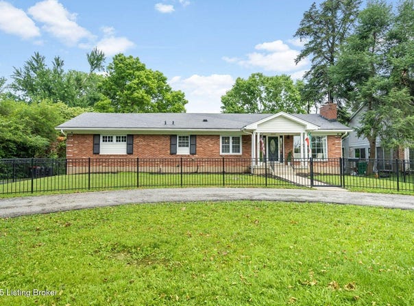 2207 Bashford Manor Ln, Louisville, KY 40218