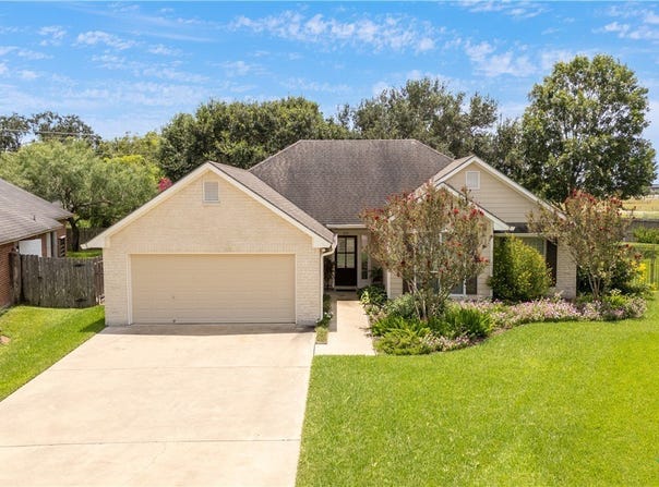 322 Green Gable Drive, Victoria, TX 77904