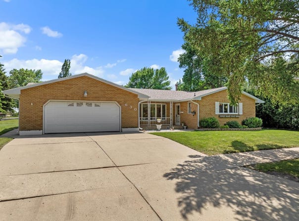 630 10th Ave, Minot, ND 58701