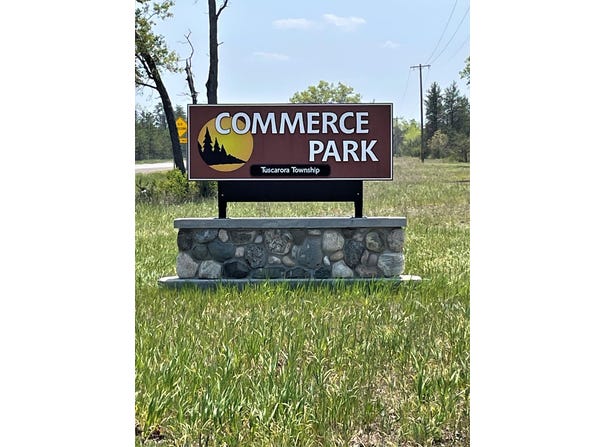 5664 Commerce Boulevard, Indian River, MI 49749
