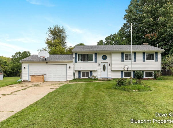 131 Manor Drive, Middleville, MI 49333