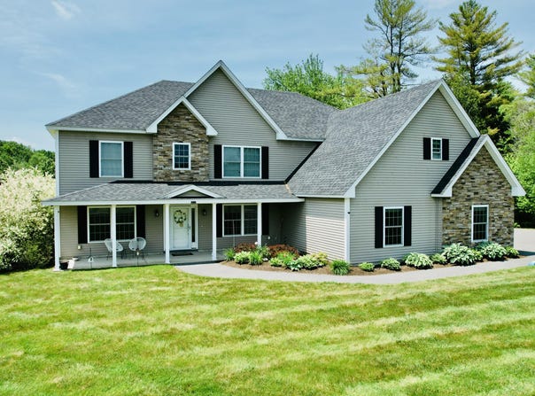 8 Clark Circle, Hampden, ME 04444