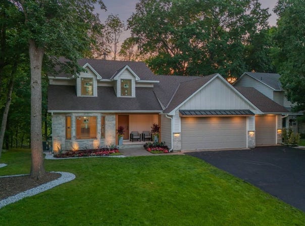 9421 Dallas Ln, Maple Grove, MN 55369