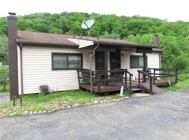 105 Ecker Ln, Indiana Twp, PA 15024