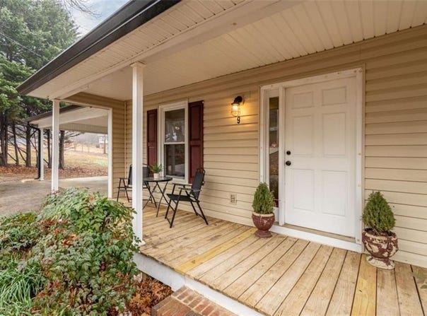 9 Woodberry Drive SE, Silver Creek, GA 30173