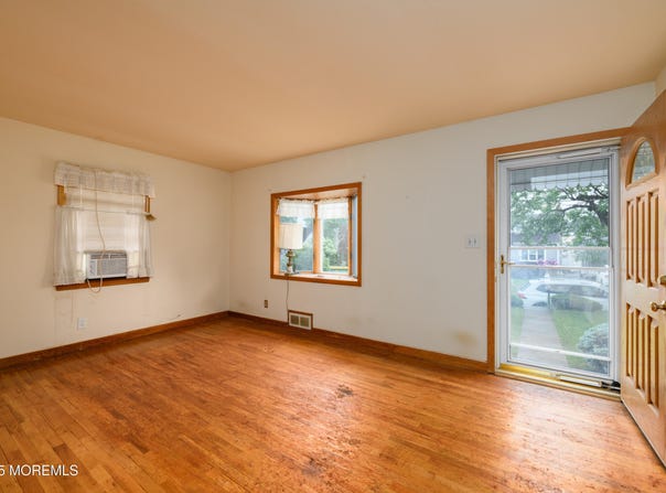 644 Monmouth Avenue, Kenilworth, NJ 07033