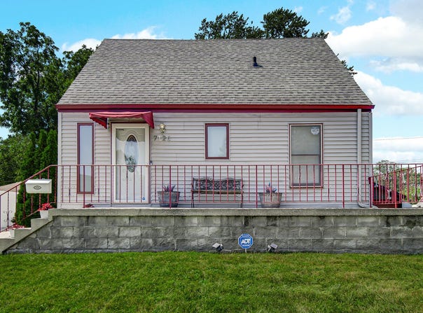 7126 Montana Avenue, Hammond, IN 46323