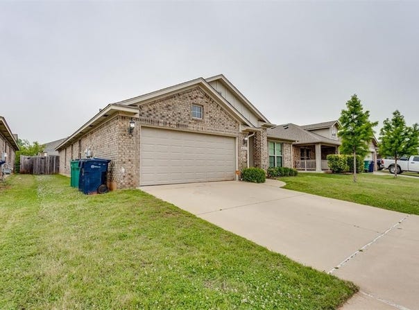 421 Scully Road, Yukon, OK 73099