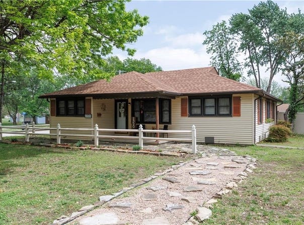 1320 N 5th, Neodesha, KS 66757